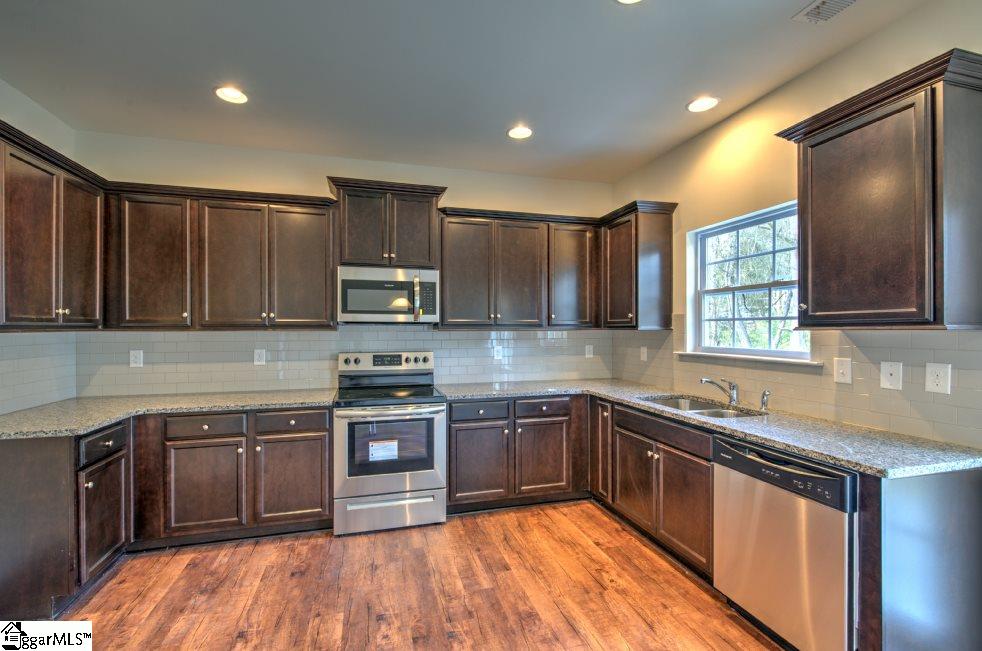 204 Addlestone Circle Fountain Inn, SC 29644 - Photo 14 of 32 Gallery Image 14