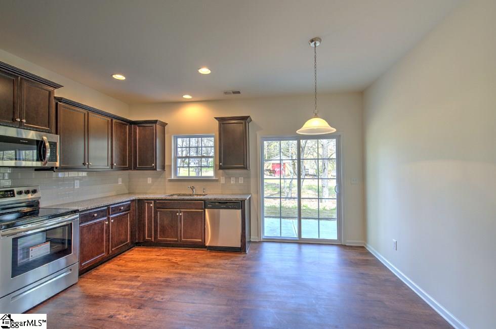 204 Addlestone Circle Fountain Inn, SC 29644 - Photo 15 of 32 Gallery Image 15