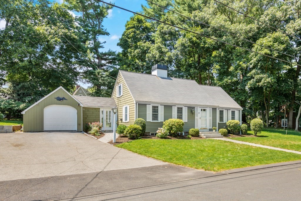 37 Douglas Road Lynnfield, MA 01940 - Photo 3 of 31 Gallery Image 3
