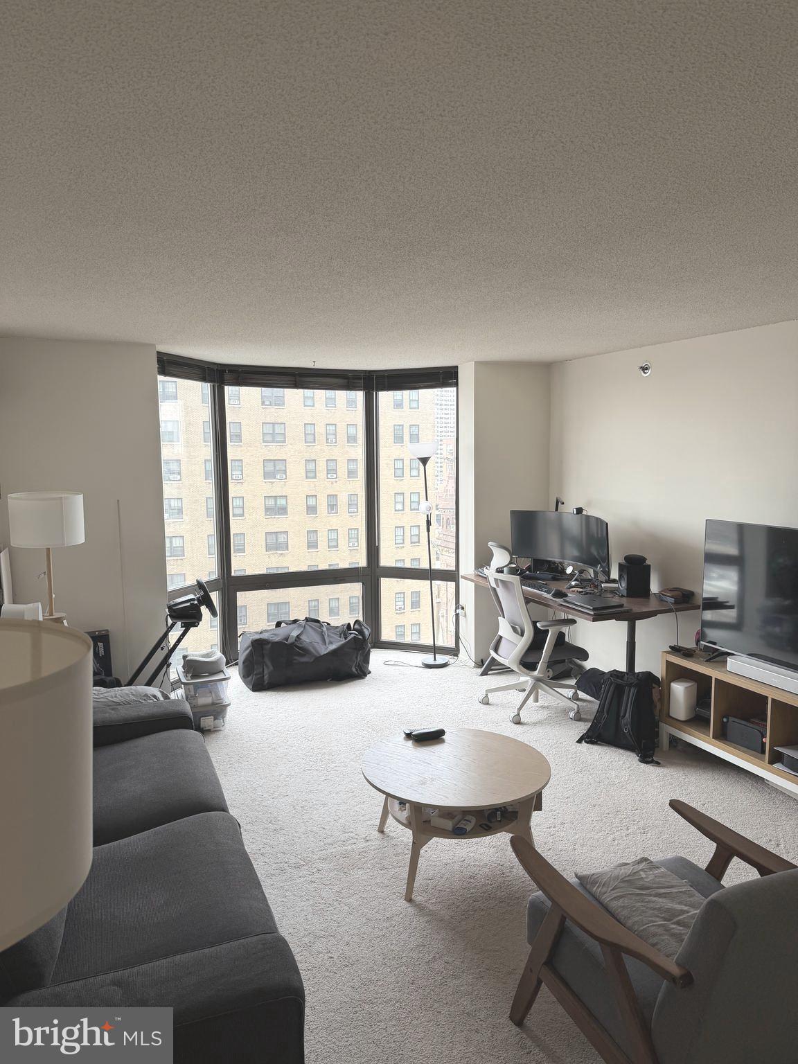 2018-32 Walnut Street, Unit 14K Philadelphia, PA 19103 - Photo 2 of 29