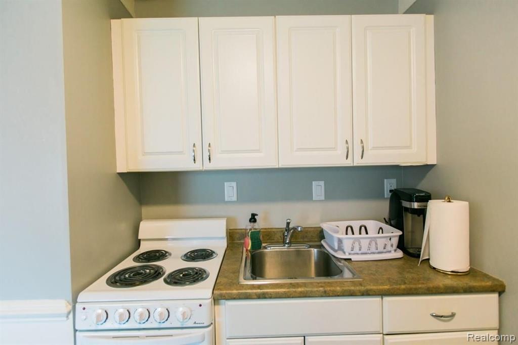 3923 Devon Road Royal Oak, MI 48073 - Photo 8 of 15