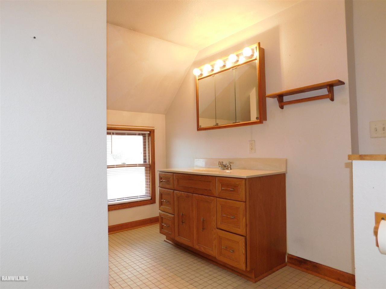 8800 Badger Road East Dubuque, IL 61025 - Photo 10 of 25 Gallery Image 10