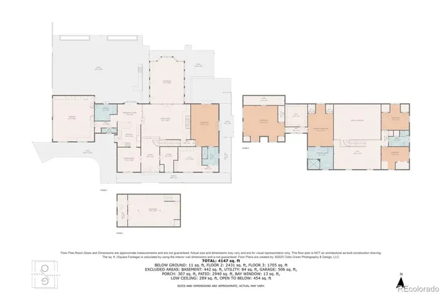 a black and white photo of a living room