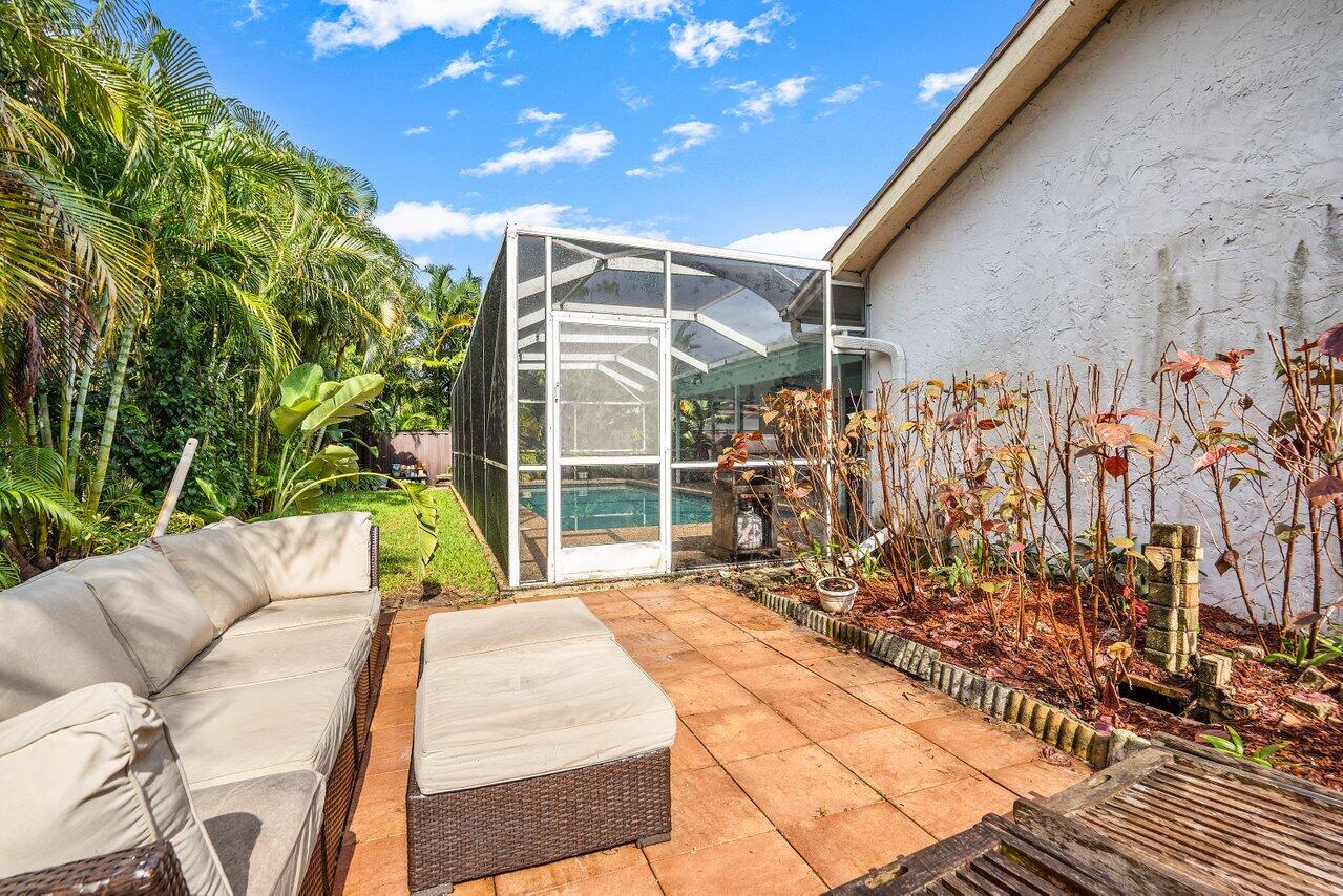 17340 Lake Park Road Boca Raton, FL 33487 - Photo 32 of 36 Backyard
