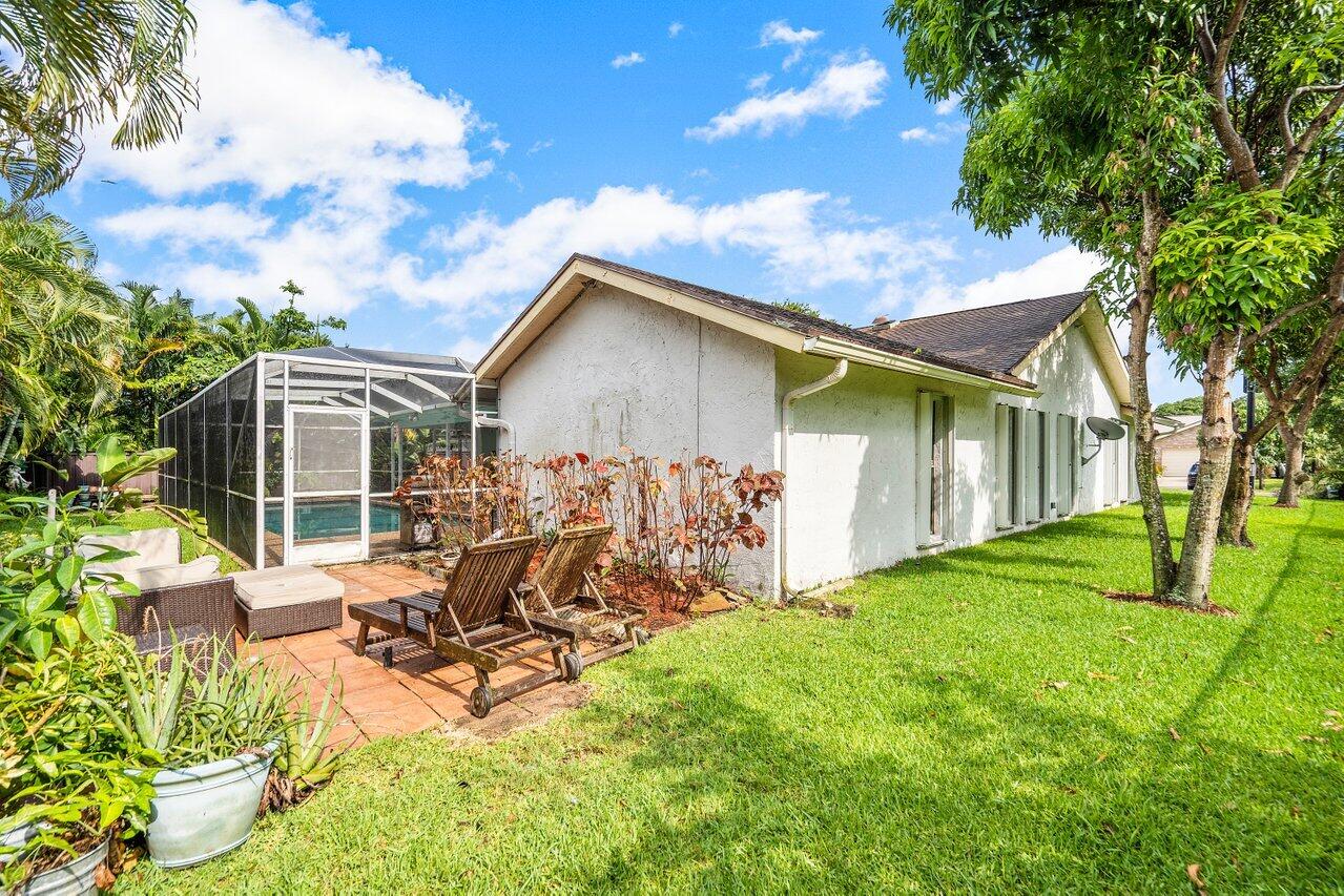 17340 Lake Park Road Boca Raton, FL 33487 - Photo 33 of 36 Backyard