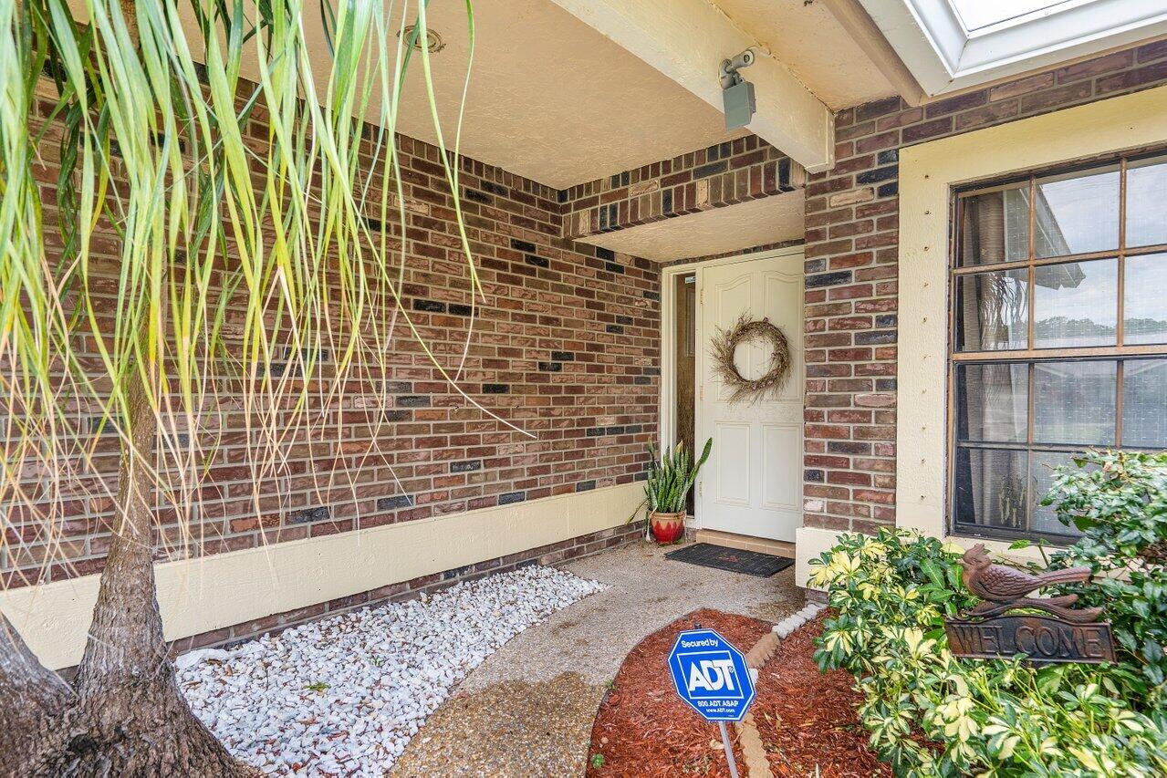 17340 Lake Park Road Boca Raton, FL 33487 - Photo 4 of 36 Front door