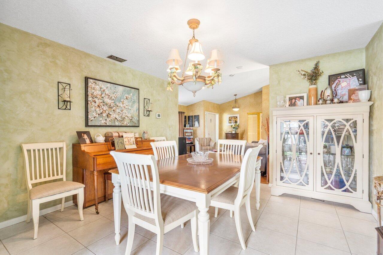 17340 Lake Park Road Boca Raton, FL 33487 - Photo 8 of 36 Dining room