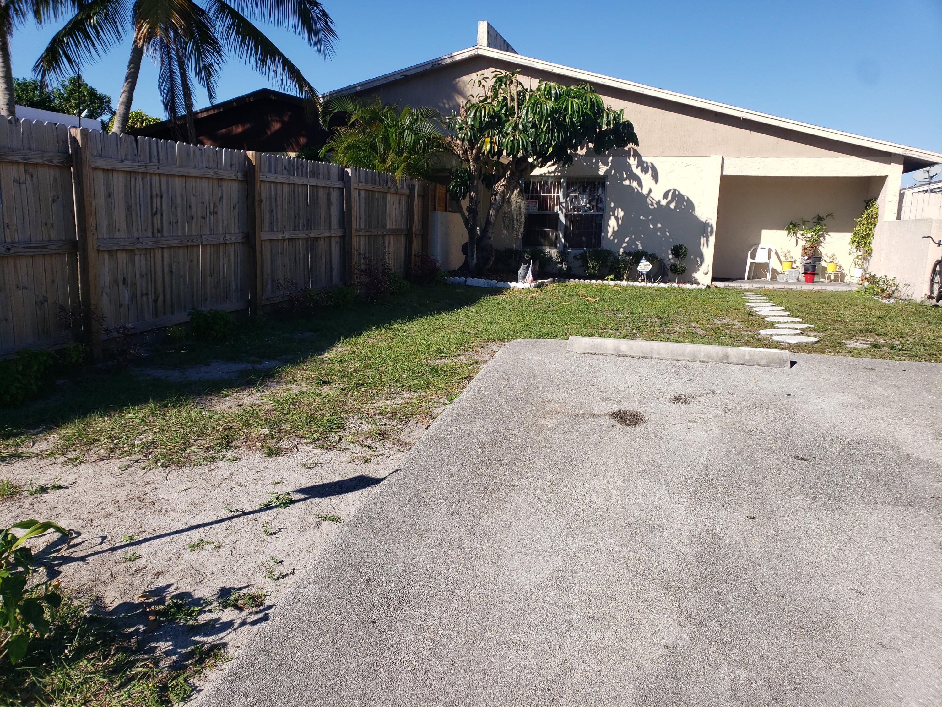 5805 South Rue Road West Palm Beach, FL 33415 - Photo 1 of 9 Front View