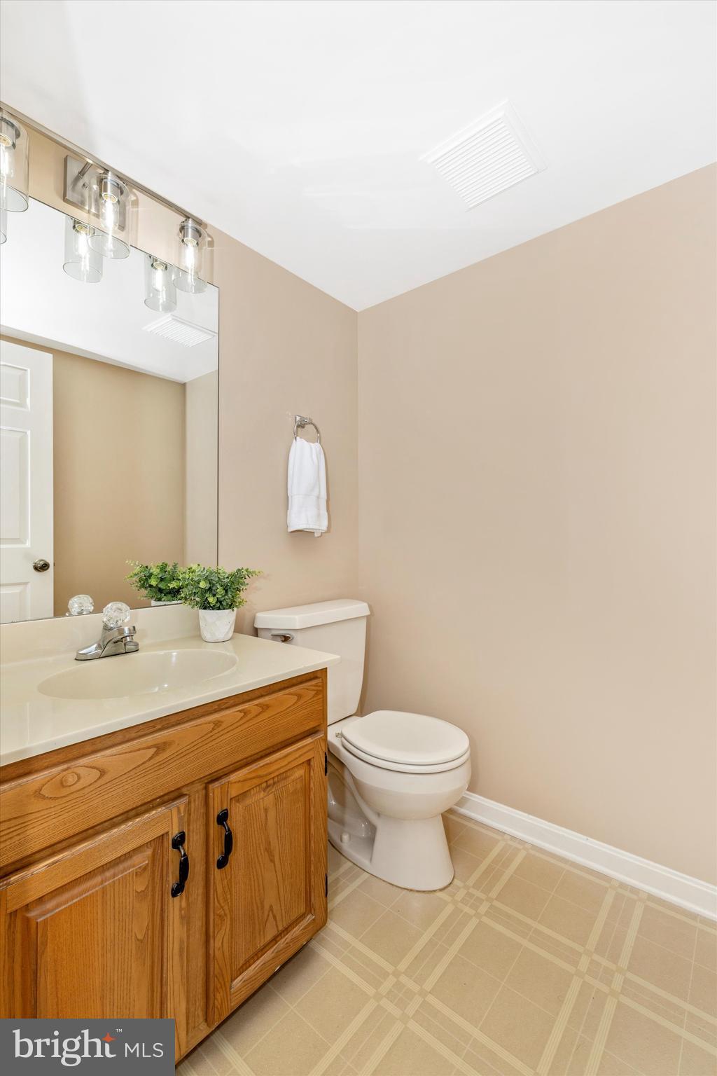 2181 East Greenleaf Drive Frederick, MD 21702 - Photo 20 of 55 Powder Room