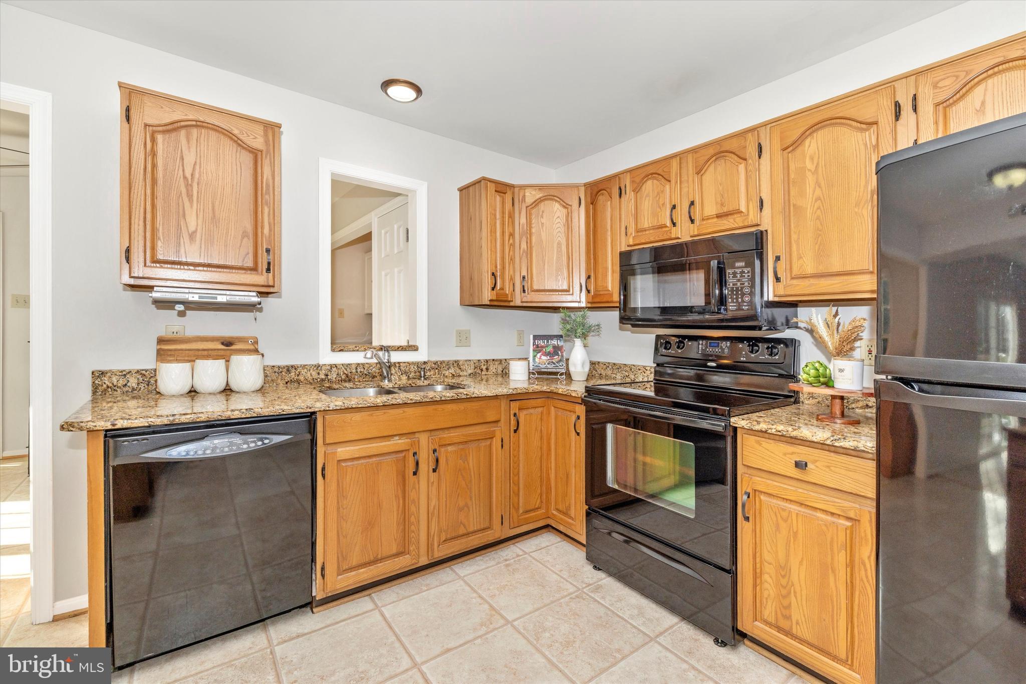 2181 East Greenleaf Drive Frederick, MD 21702 - Photo 5 of 55 Kitchen