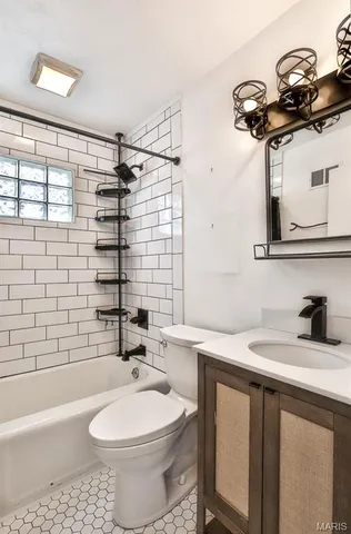 $349,855 | 208 Huntleigh Drive, St. Louis, MO 63122