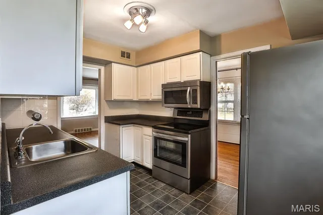 $349,855 | 208 Huntleigh Drive, St. Louis, MO 63122