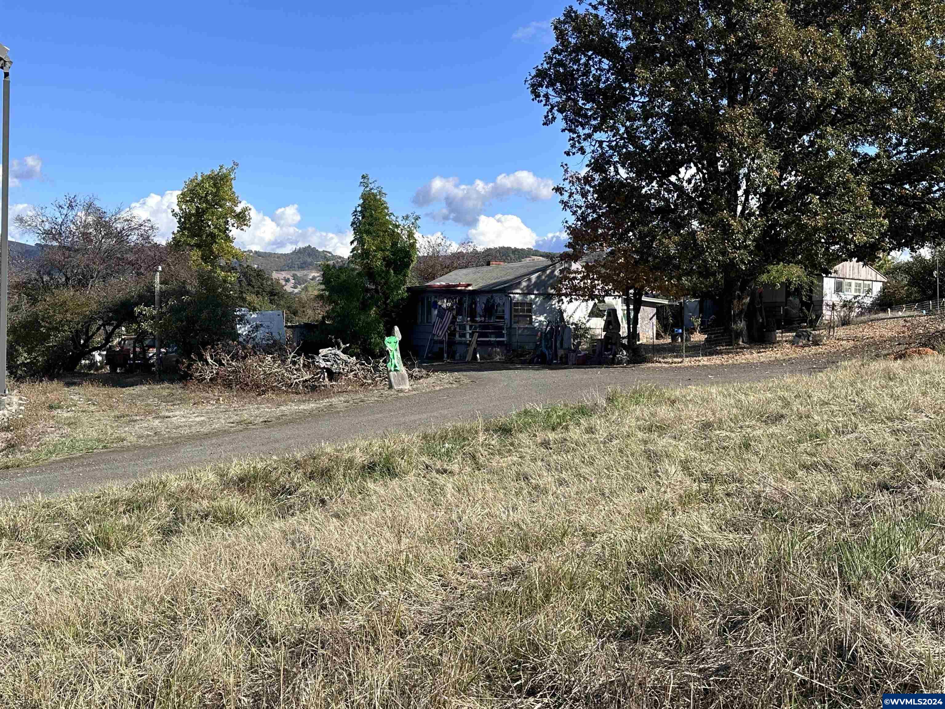 4807 Southwest Grange Road Roseburg, OR 97471 - Photo 4 of 14