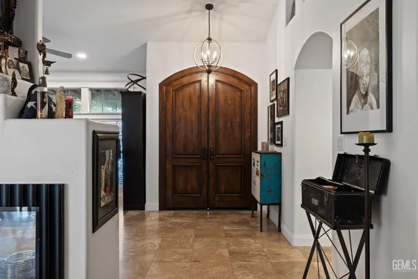 a view of a livingroom with furniture and windows