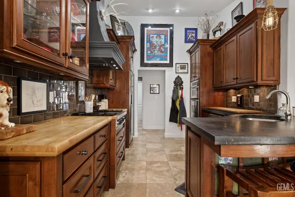 a en suite spacious bathroom with a tub shower and a sink