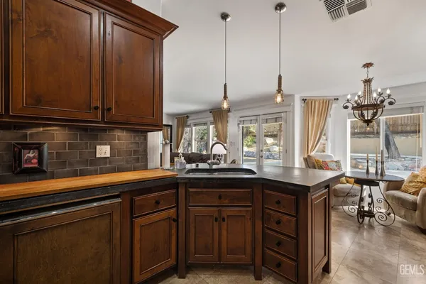 $545,000 | Undisclosed Address, Bakersfield, CA 93306