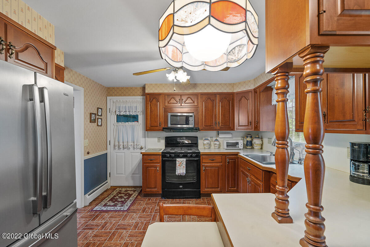 2 New Castle Road Halfmoon, NY 12065 - Photo 16 of 40 8AAFEDF0-047E-4972-A20D-0AE94D32711E