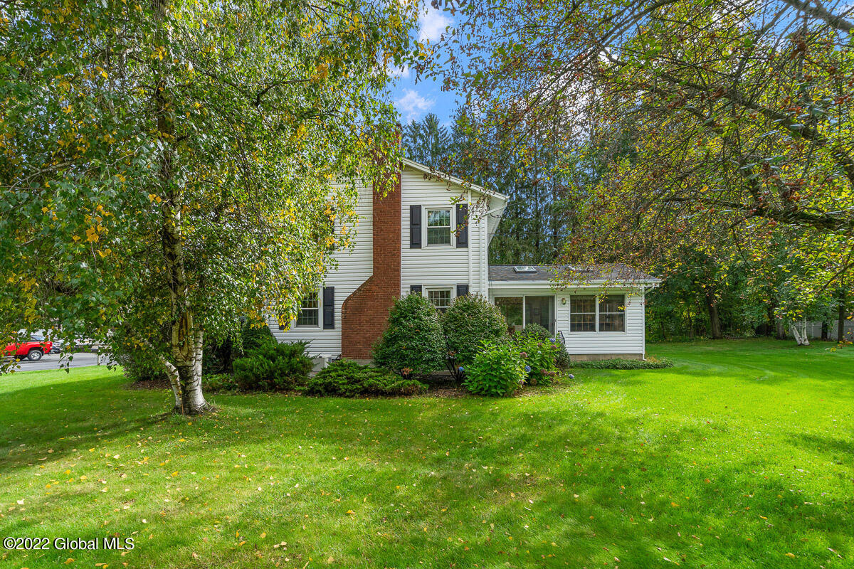 2 New Castle Road Halfmoon, NY 12065 - Photo 4 of 40 699F866E-F845-4FF9-A216-3DDCC3340BE9