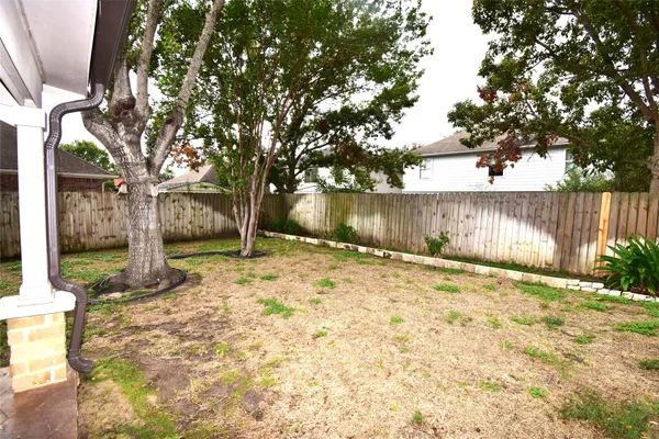 a view of back yard of the house