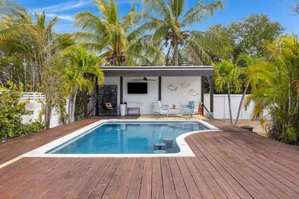 $1,150,000 | 1 Beechwood Drive, Key Haven, FL 33040