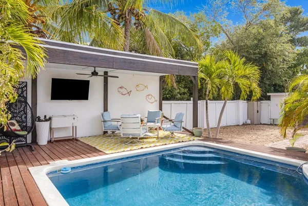 $1,150,000 | 1 Beechwood Drive, Key Haven, FL 33040