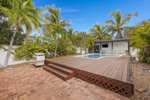 $1,150,000 | 1 Beechwood Drive, Key Haven, FL 33040