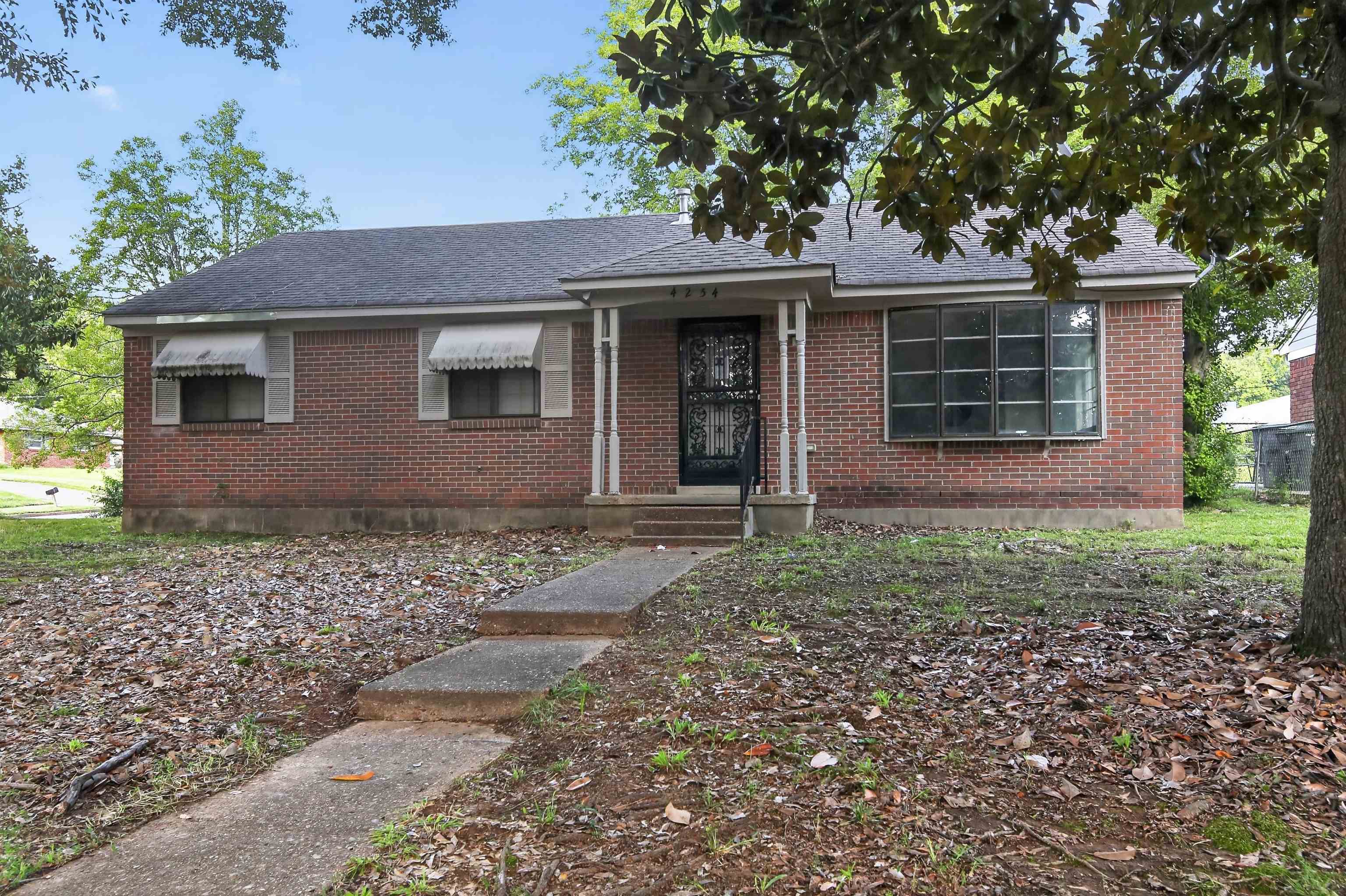 4254 Sidney Road Memphis, TN 38116 - Photo 4 of 23 a front view of a house with garden