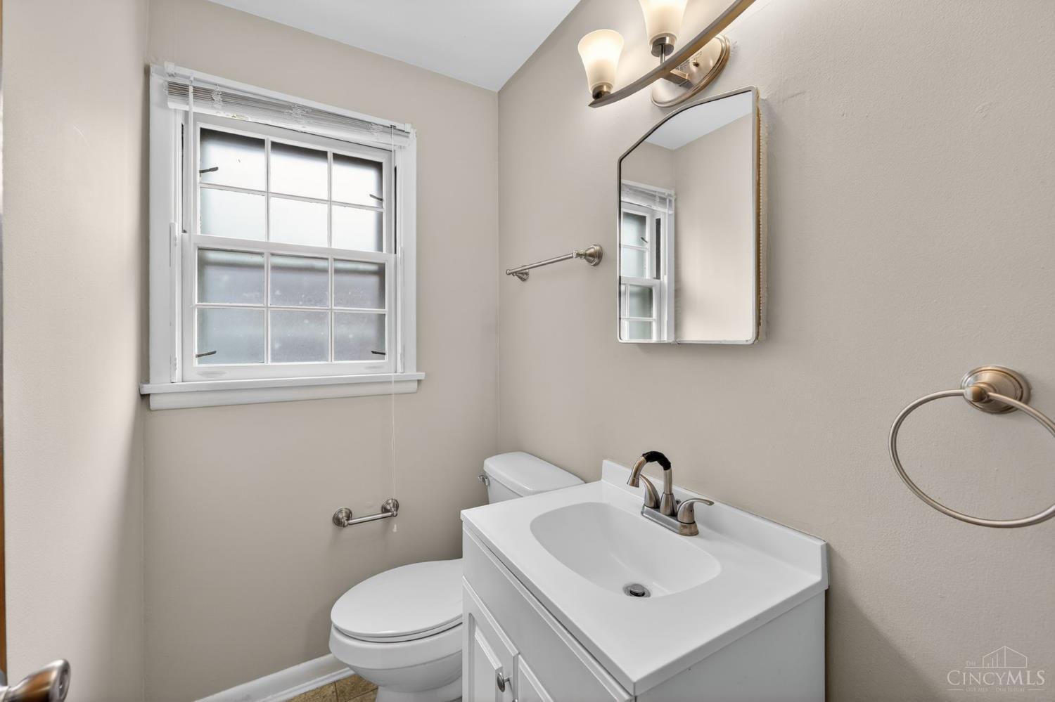 313 Pershing Avenue Cincinnati, OH 45215 - Photo 19 of 36