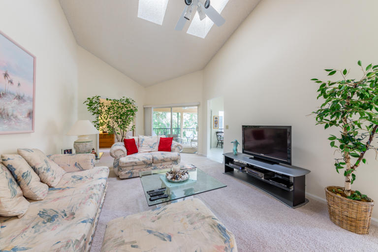23204 Fountain View Drive, Unit F Boca Raton, FL 33433 - Photo 4 of 21 23204 Fountain View Living 1