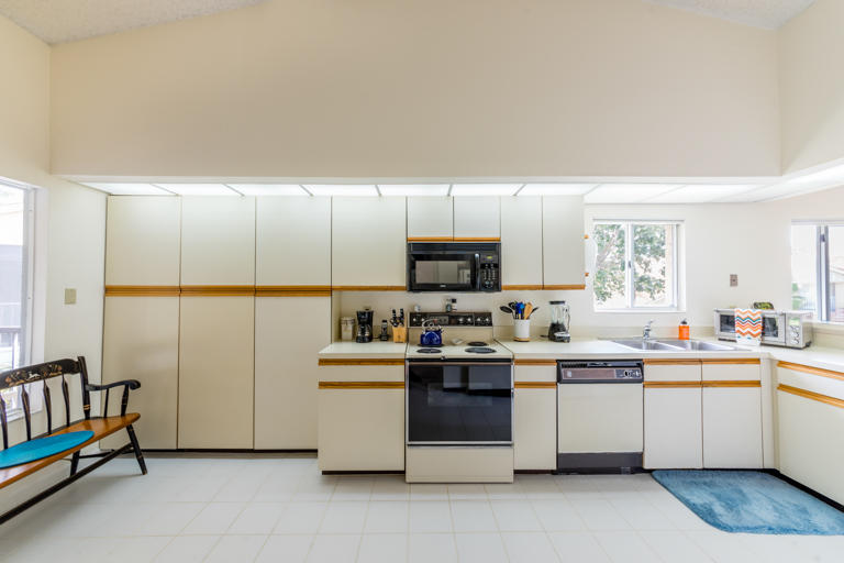 23204 Fountain View Drive, Unit F Boca Raton, FL 33433 - Photo 8 of 21 23204 Fountain View Kitchen 1