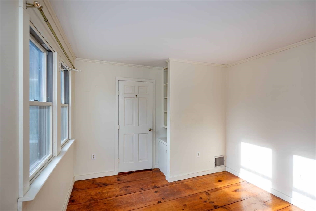 17 Chapman Lane Edgartown, MA 02539 - Photo 13 of 26 a view of bedroom