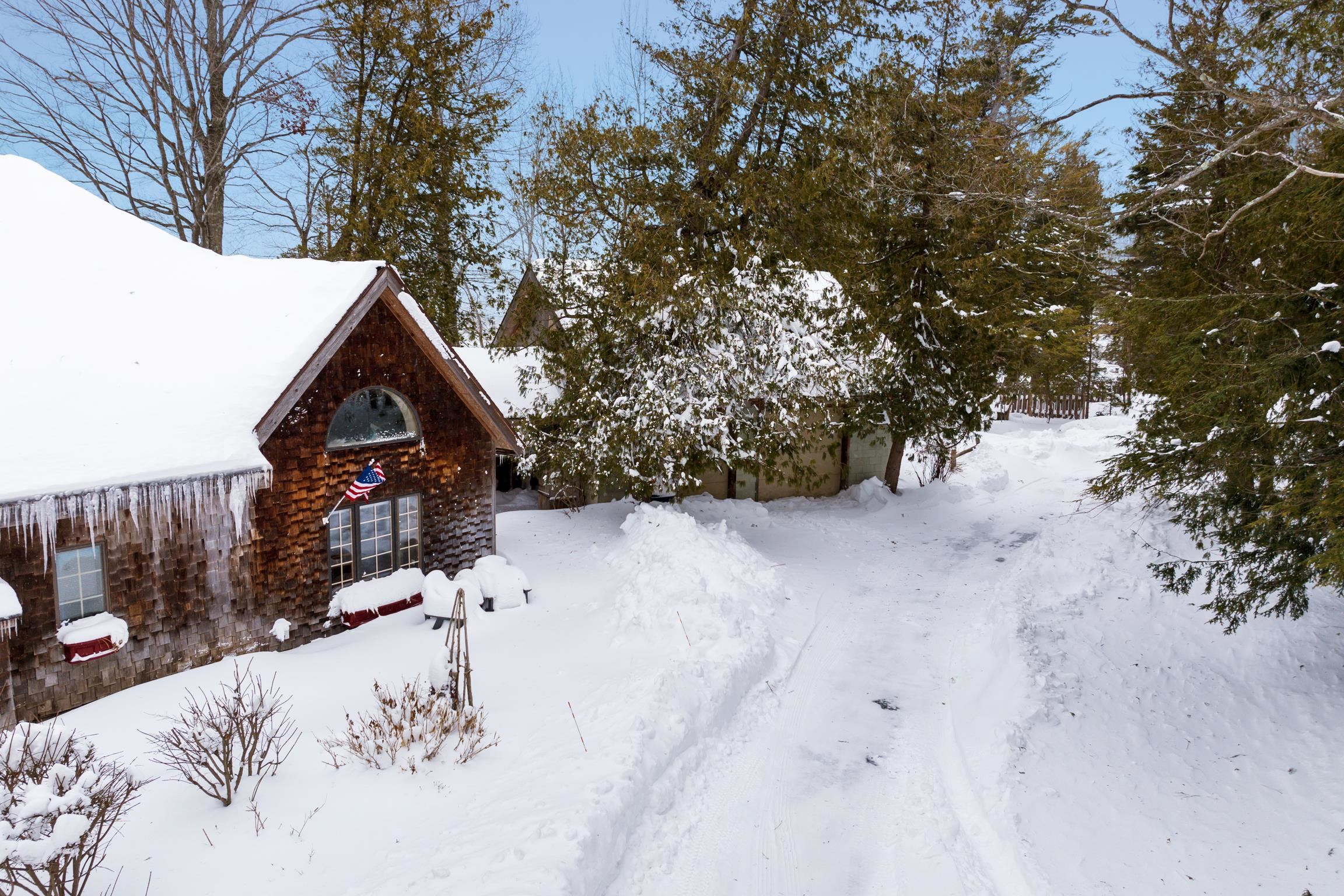 10 South Stony Point Road Suttons Bay, MI 49682 - Photo 4 of 58