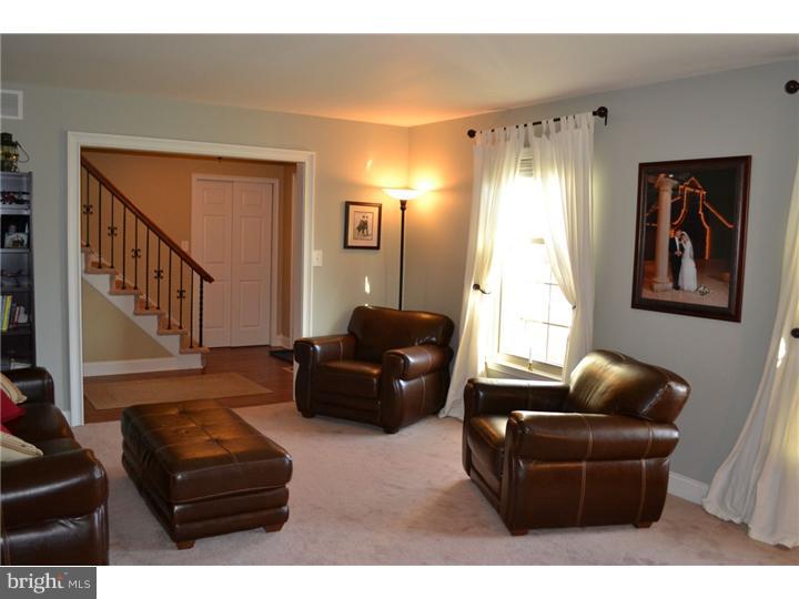 33 Pelham Road Marlton, NJ 08053 - Photo 3 of 24 Living Room