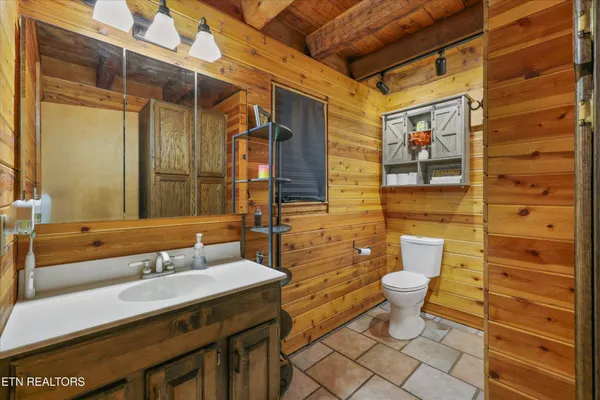 $739,900 | 1374 Paradise Lane, Dandridge, TN 37725