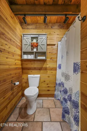 $739,900 | 1374 Paradise Lane, Dandridge, TN 37725