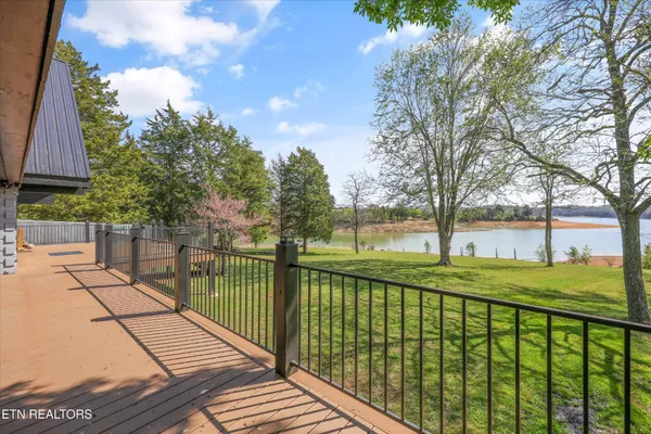 $739,900 | 1374 Paradise Lane, Dandridge, TN 37725