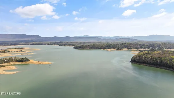 $739,900 | 1374 Paradise Lane, Dandridge, TN 37725