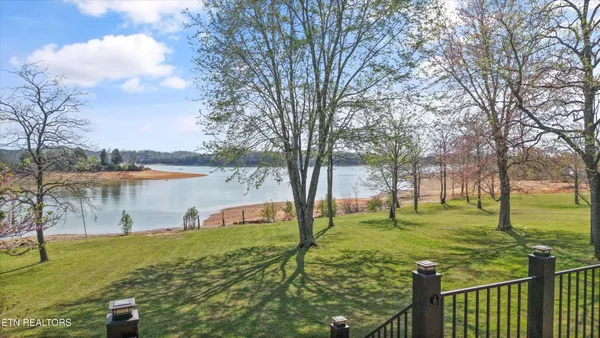 $739,900 | 1374 Paradise Lane, Dandridge, TN 37725