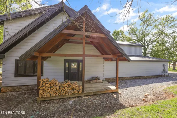 $739,900 | 1374 Paradise Lane, Dandridge, TN 37725