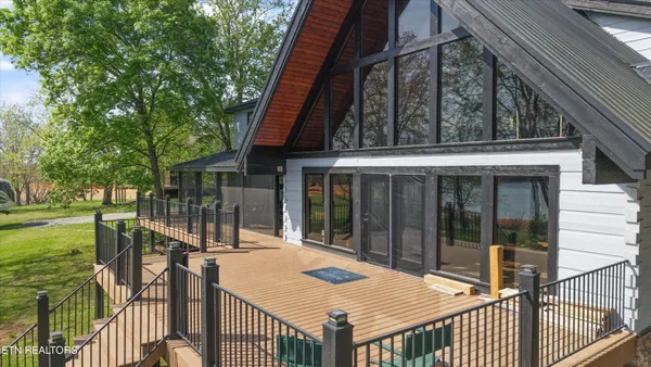 $739,900 | 1374 Paradise Lane, Dandridge, TN 37725