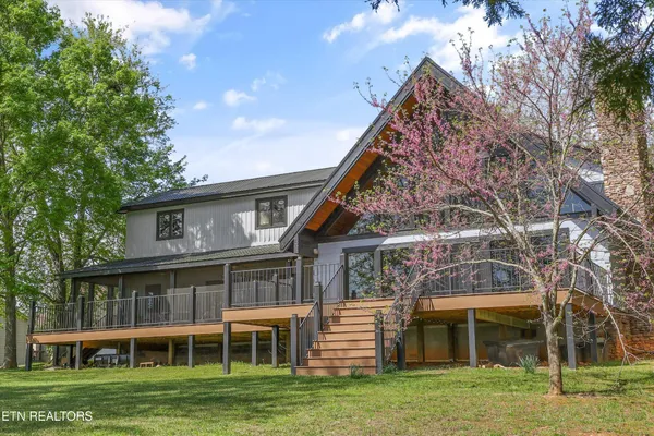 $739,900 | 1374 Paradise Lane, Dandridge, TN 37725