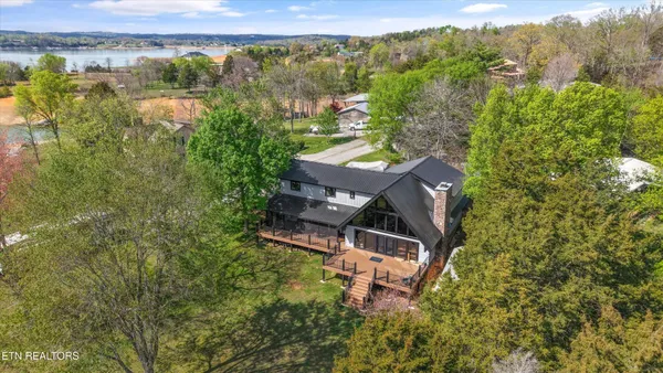 $739,900 | 1374 Paradise Lane, Dandridge, TN 37725