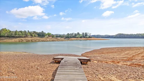 $739,900 | 1374 Paradise Lane, Dandridge, TN 37725