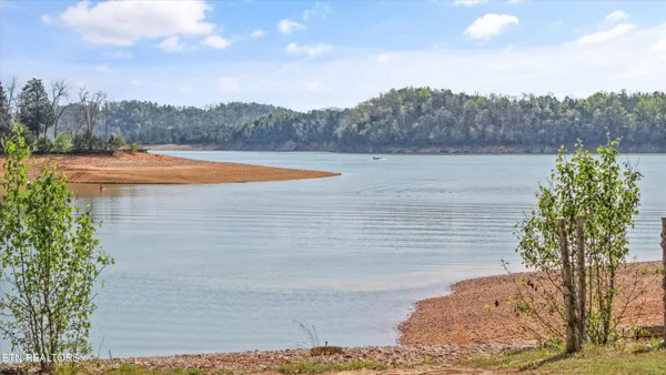 $739,900 | 1374 Paradise Lane, Dandridge, TN 37725