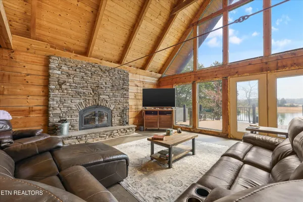 $739,900 | 1374 Paradise Lane, Dandridge, TN 37725