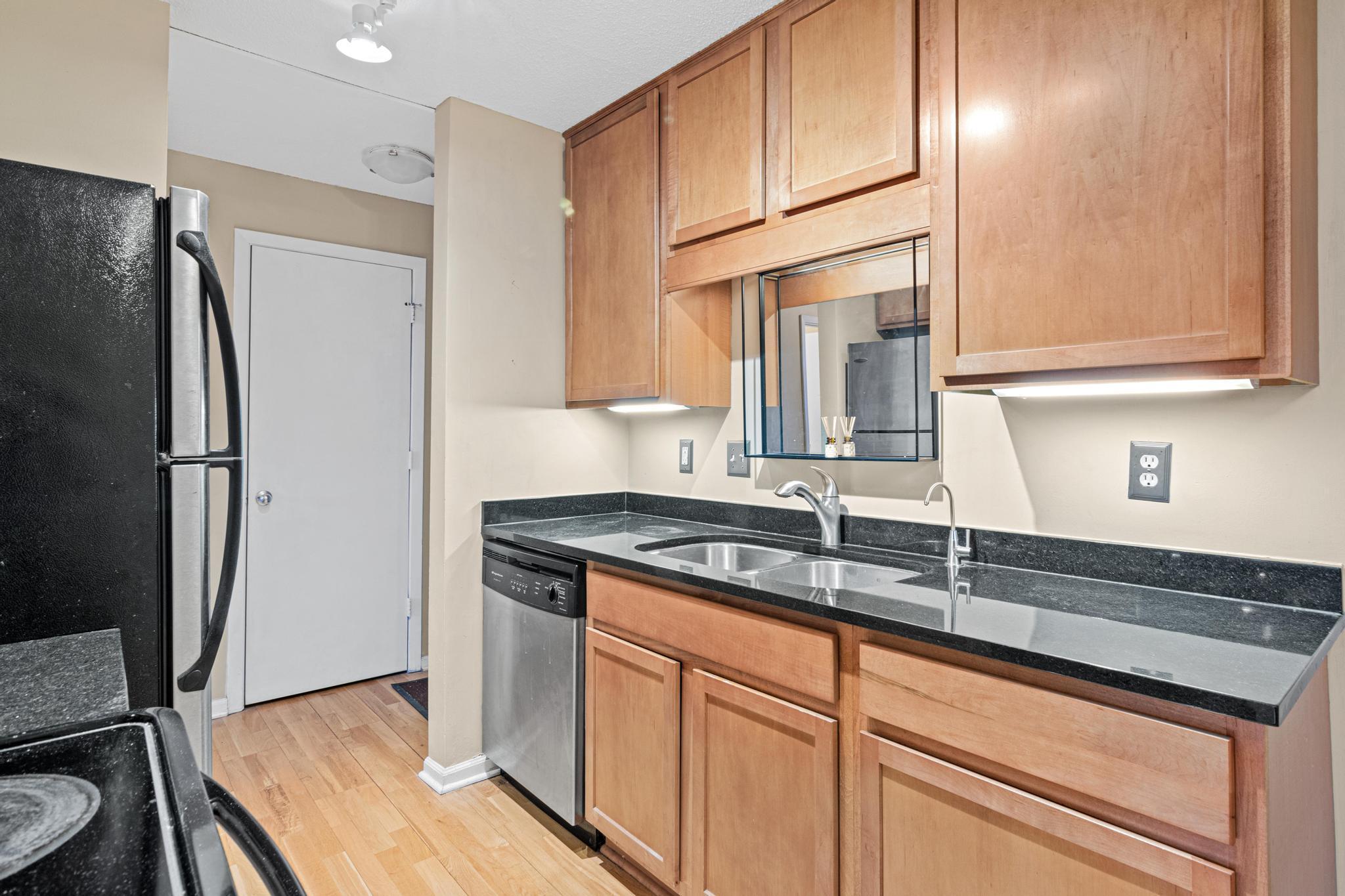 520 Ridgewood Avenue, Unit 3 Minneapolis, MN 55403 - Photo 5 of 15