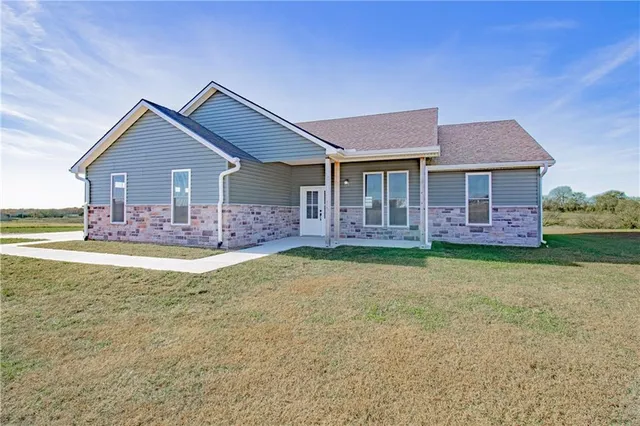 $420,000 | 280 Southwest Business 13 Highway, Warrensburg, MO 64093