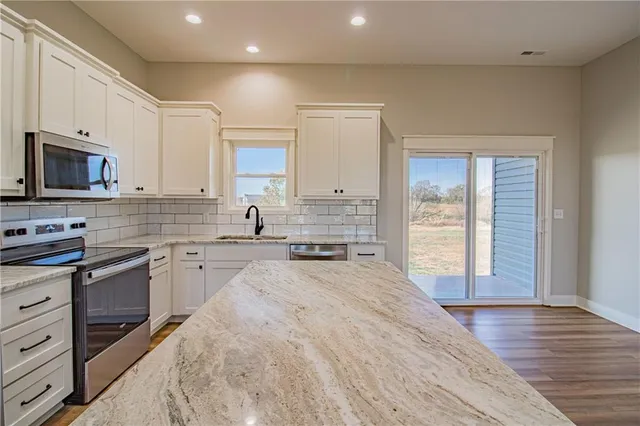 $420,000 | 280 Southwest Business 13 Highway, Warrensburg, MO 64093