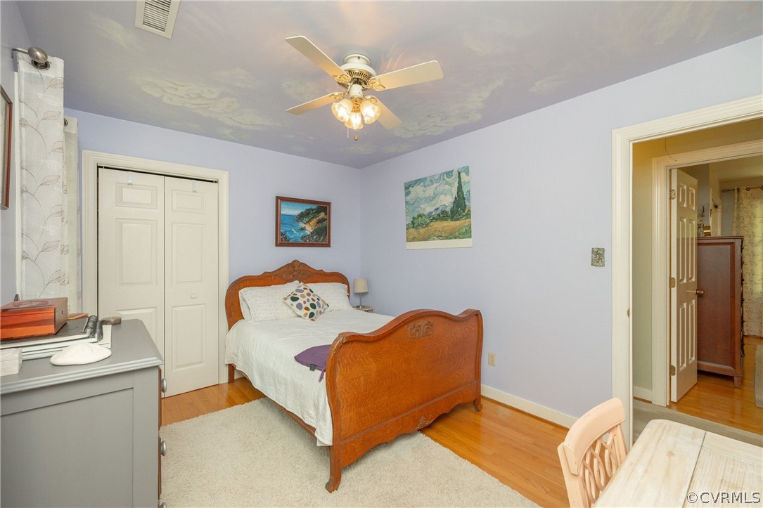 5421 Hunters Trail Road Goochland, VA 23063 - Photo 35 of 50 a bedroom with a bed and a chandelier