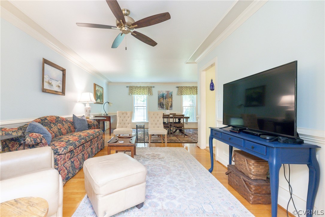 5421 Hunters Trail Road Goochland, VA 23063 - Photo 8 of 50 a living room with furniture and a flat screen tv